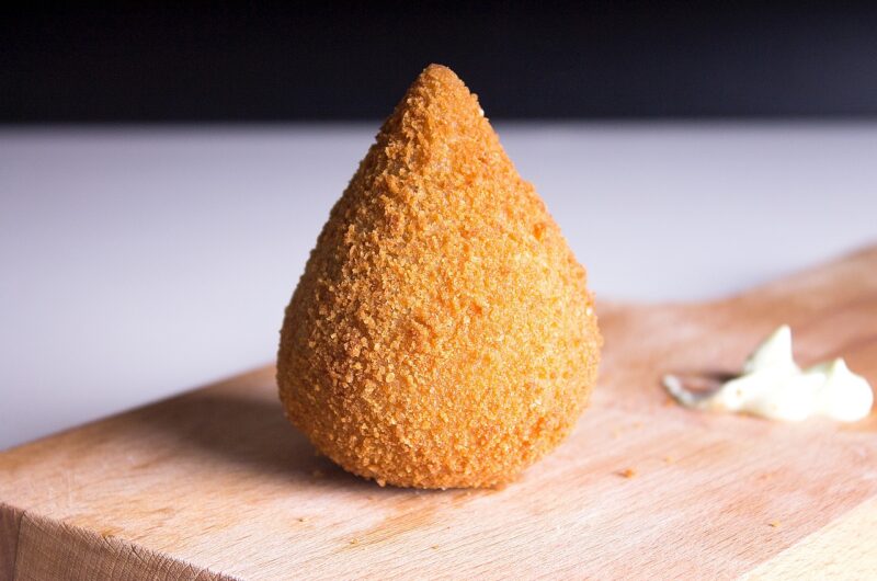 Receita de como fazer coxinha de frango simples