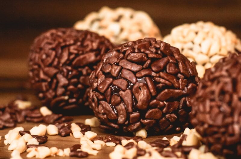 Receita de brigadeiro: como fazer, simples e fácil Receita de brigadeiro na colher (de panela) passo a passo