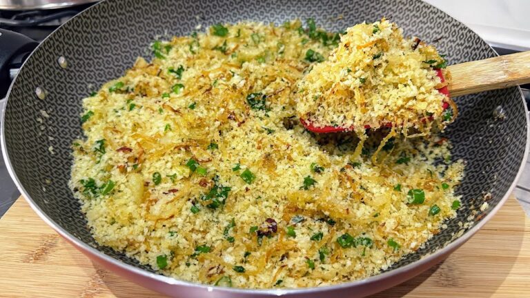 Como fazer farofa de cebola crocante simples e facil