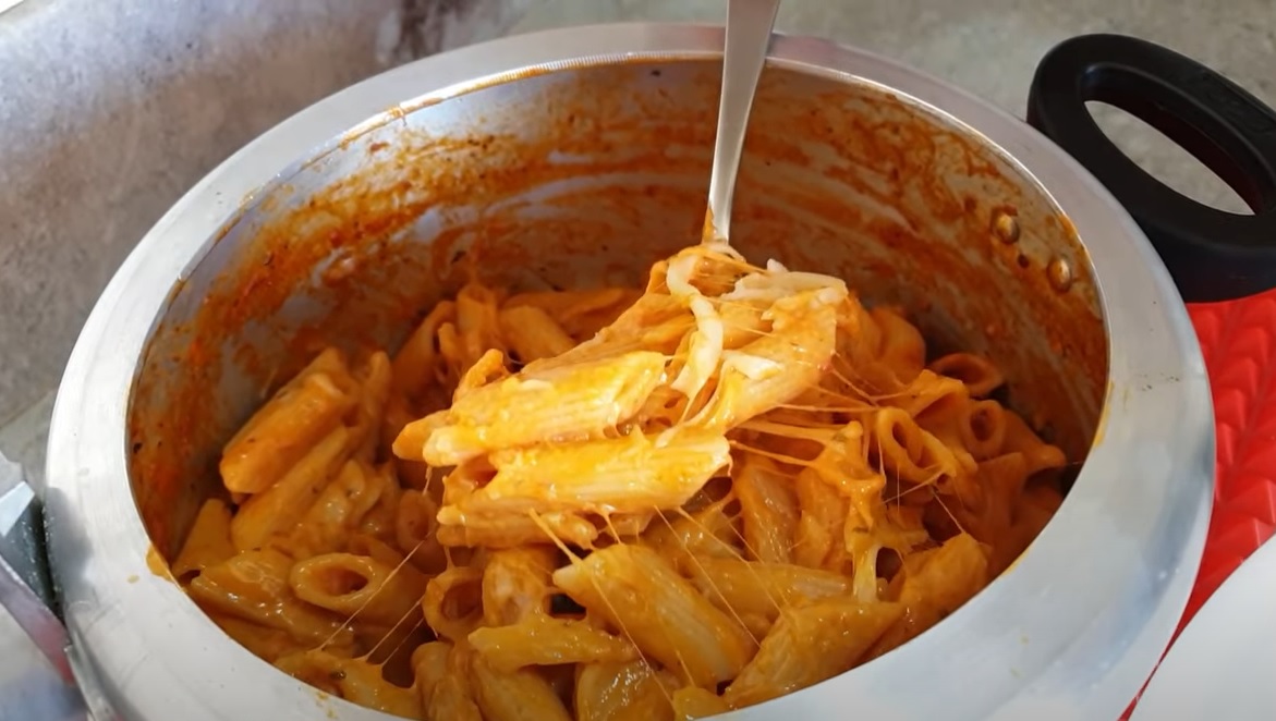 Macarrao de panela de pressao com presunto e mussarela