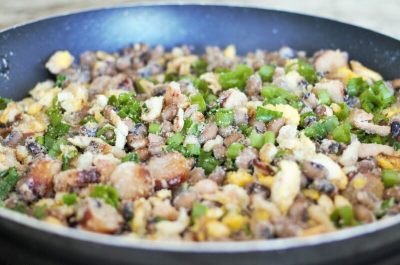 Feijão tropeiro mineiro: receita simples e como fazer Receita de feijão tropeiro mineiro: como fazer passo a passo