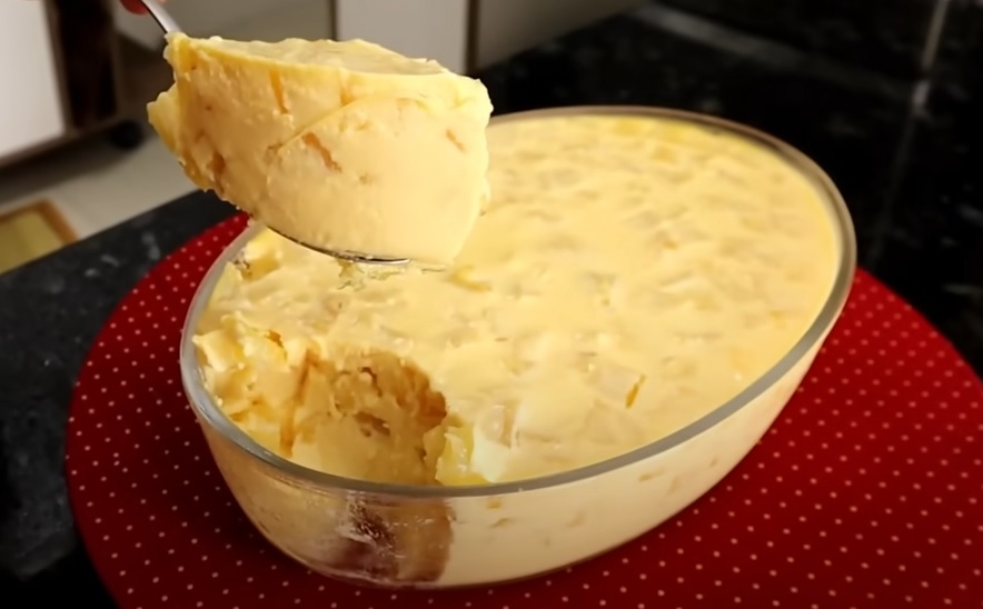 Sobremesa gelada de abacaxi simples e facil