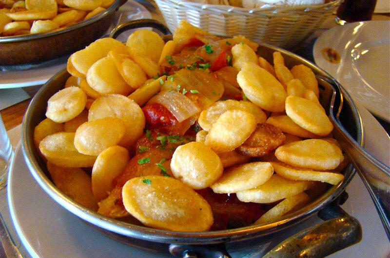 Bacalhau com Batatas: receita simples e como fazer Receita de bacalhau com batatas ao forno: como fazer