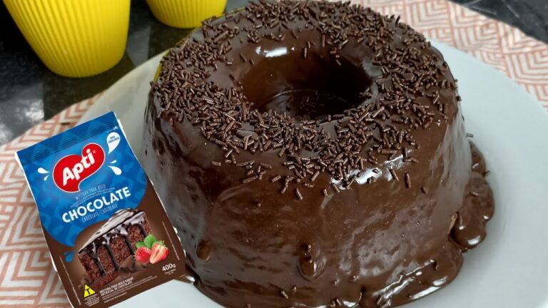Bolo de massa pronta de chocolate simples e fácil Como fazer bolo de massa pronta de chocolate