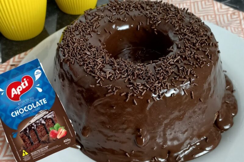 Bolo de massa pronta de chocolate simples e fácil Como fazer bolo de massa pronta de chocolate