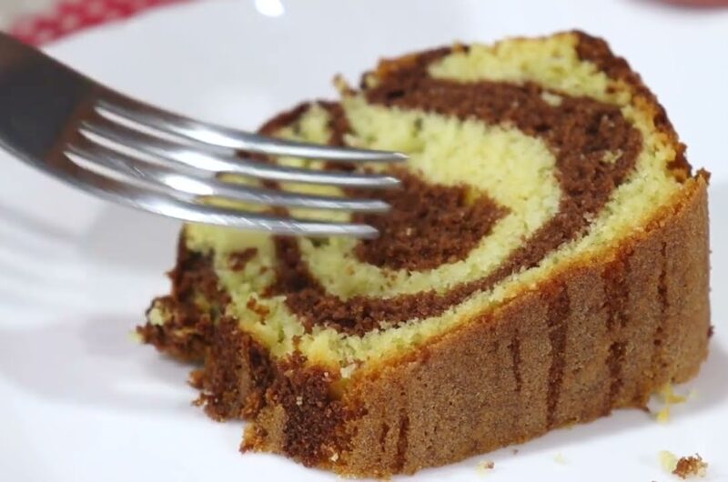 Receita de Bolo Mesclado de Liquidificador com Chocolate Fofinho, Simples e Fácil