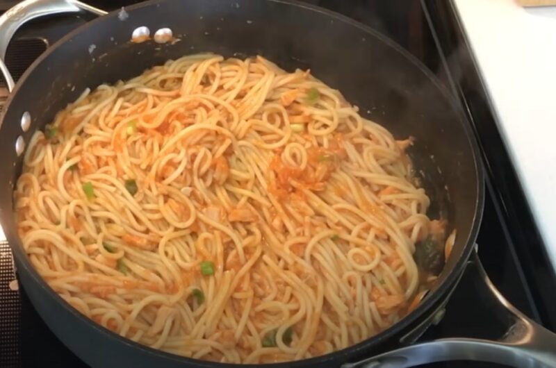 Macarrão com atum: como fazer, receita simples Receita de macarrão com atum simples e fácil