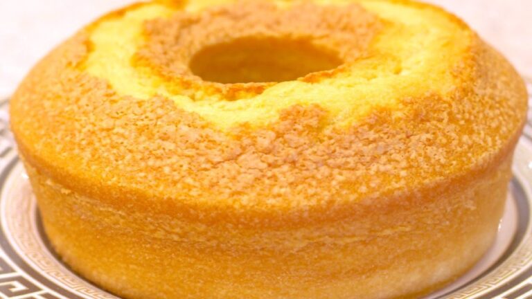 Bolo simples fofo: receita fácil e rápida Receita de bolo simples fofo super facil de se fazer