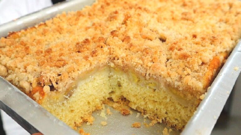 Cuca de banana: como fazer, receita simples Receita de cuca de banana com farofa simples