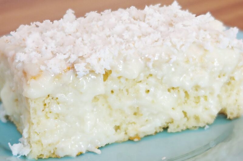 Como fazer bolo gelado de coco simples e fácil Receita de bolo gelado de coco de liquidificador