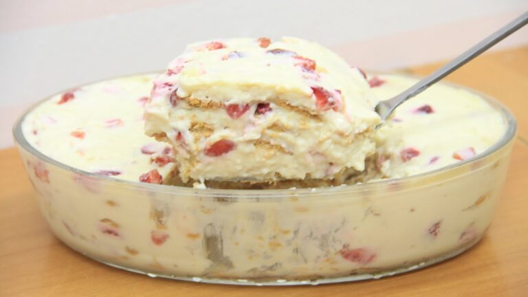 Receita de pave de leite ninho com morango