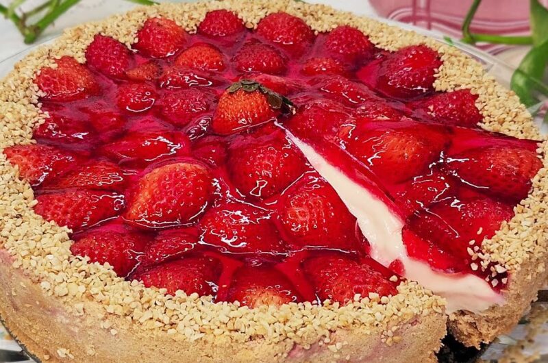 Torta de morango tradicional: receita e como fazer Receita de torta de morango simples, fácil e rápida