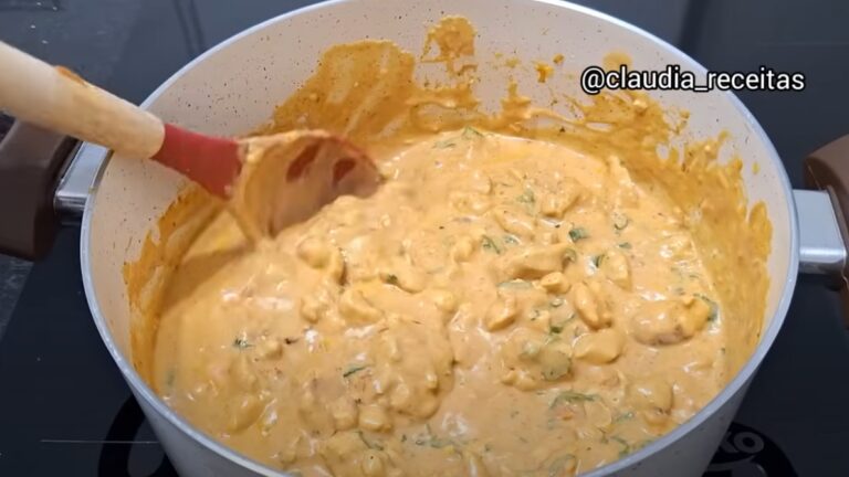 Strogonoff de frango simples e rapido com creme de leite