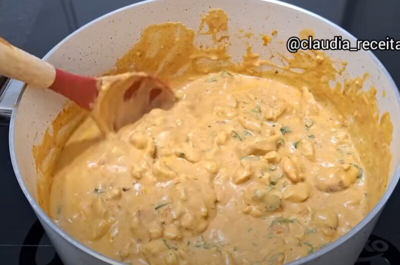 Strogonoff de frango simples e rápido com creme de leite