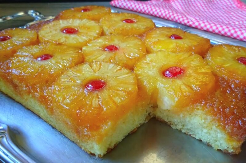Receita de bolo de abacaxi caramelizado simples