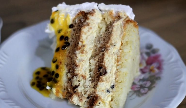 Bolo com recheio de maracujá: receita e como fazer Como fazer bolo com recheio de maracuja