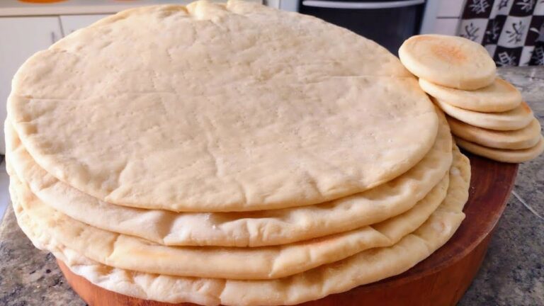 Como fazer massa de pizza caseira simples e facil