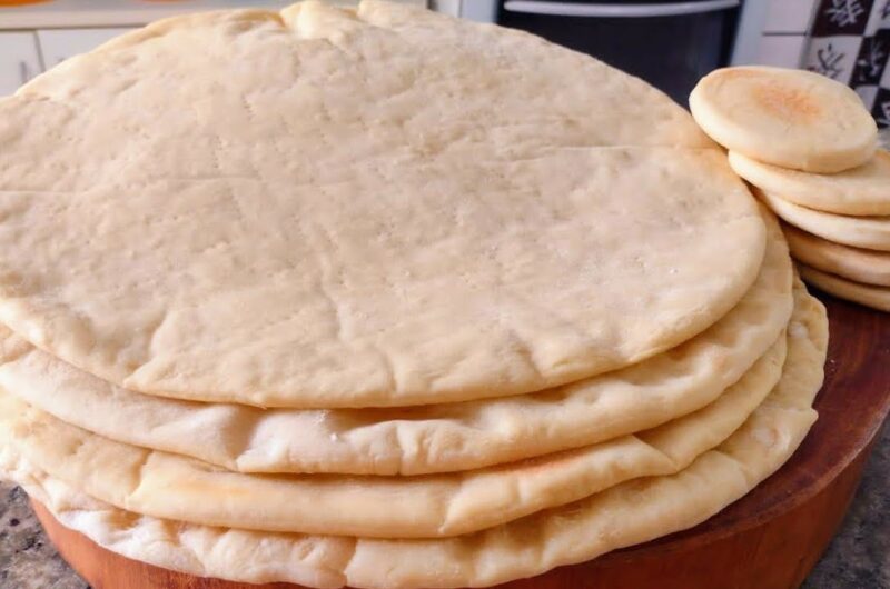 Como fazer massa de pizza caseira simples e fácil
