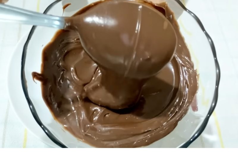 Como fazer cobertura de chocolate para bolo