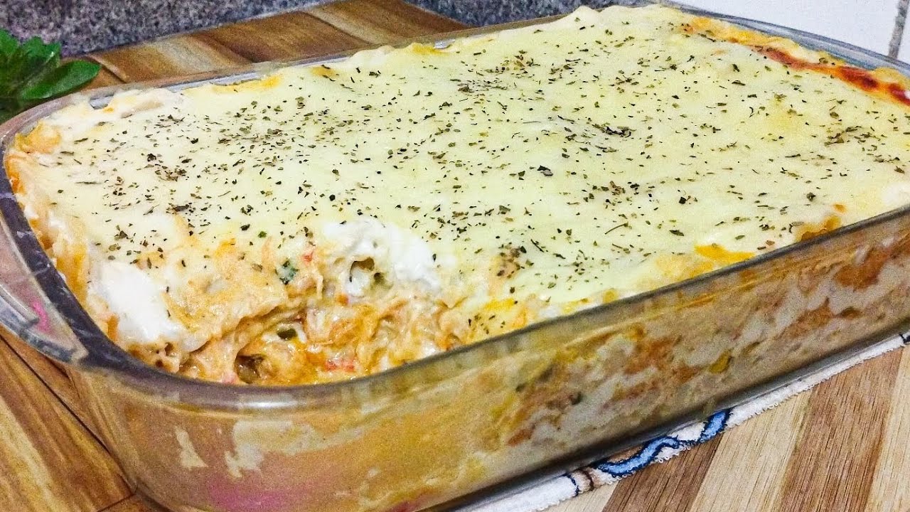 Receitas com frango desfiado: 13 opções baratas Como fazer lasanha de frango com molho branco e vermelho simples e facil