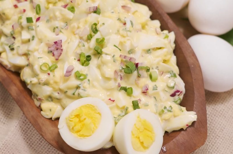 Como fazer salada de ovos cozidos simples