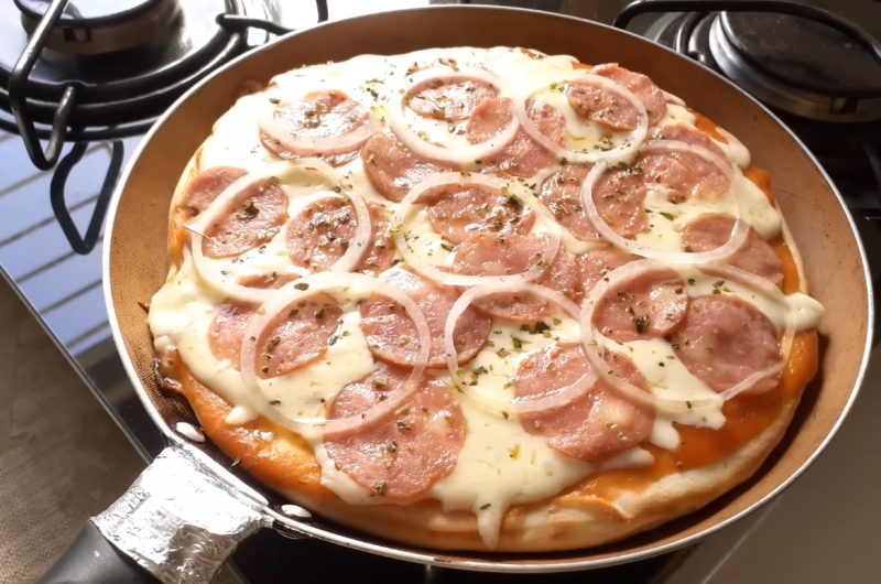 Como fazer Pizza de frigideira simples e fácil