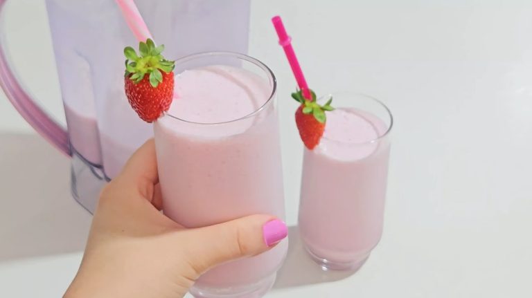 Vitamina de Morango: receita e como fazer Como fazer Vitamina de Morango com banana