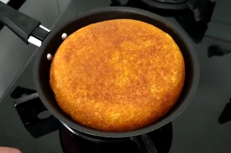 Como fazer pão de cuscuz na frigideira
