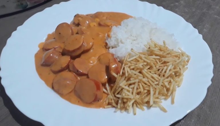 Receita de Strogonoff de salsicha muito fácil Como fazer Strogonoff de Salsicha facil