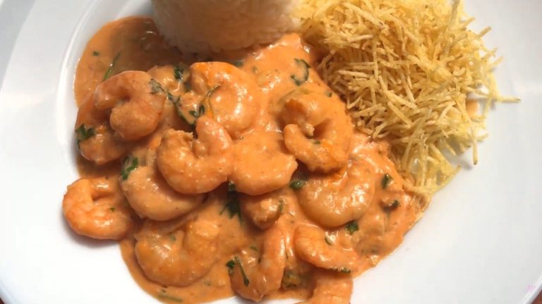 Como fazer Strogonoff de camarão cremoso Receita de Strogonoff de Camarao Simples