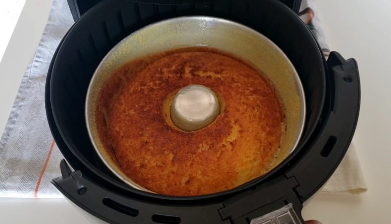 Bolo de fubá na Airfryer: como fazer passo a passo Receita de bolo de fuba na Airfryer