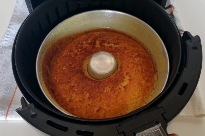 Bolo de fubá na Airfryer: como fazer passo a passo Receita de bolo de fubá na Airfryer