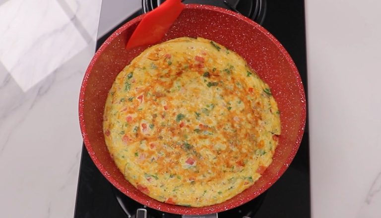 Receita de Omelete de ovo simples e fácil Receita de Omelete de ovo simples e facil