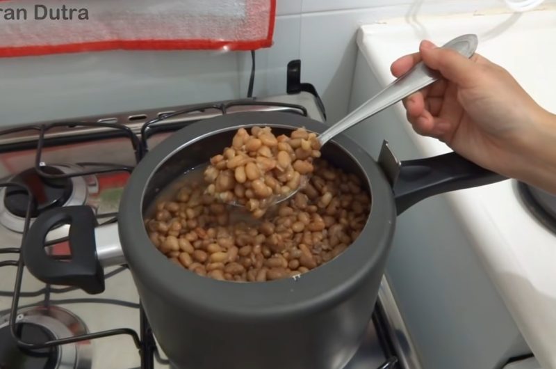 Como fazer feij&atilde;o na panela de press&atilde;o